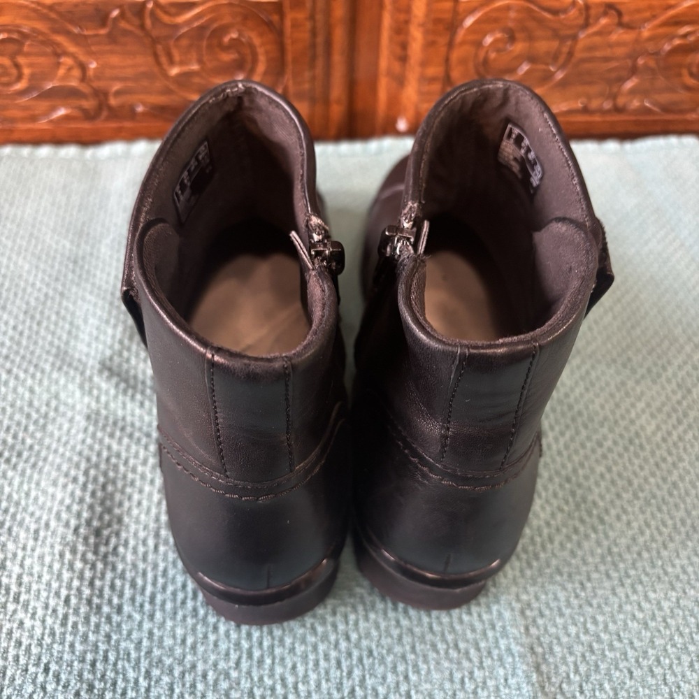 Clarks Women's Leather Zip Up Ankle Boots Black Size 5 1/2 Flat Soft Comfort - Picture 3 of 6